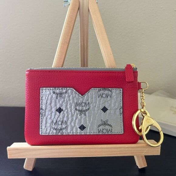 MCM key holder red and silver New in the box - Picture 11 of 12